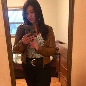 Meet your Posher, Alicia
